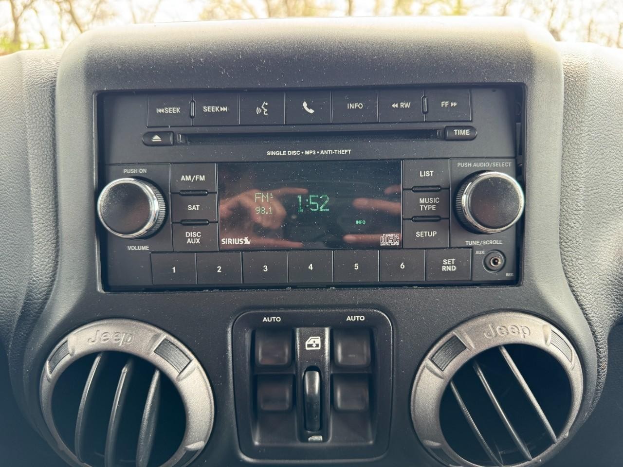 Jeep Wrangler Unlimited Vehicle Full-screen Gallery Image 23