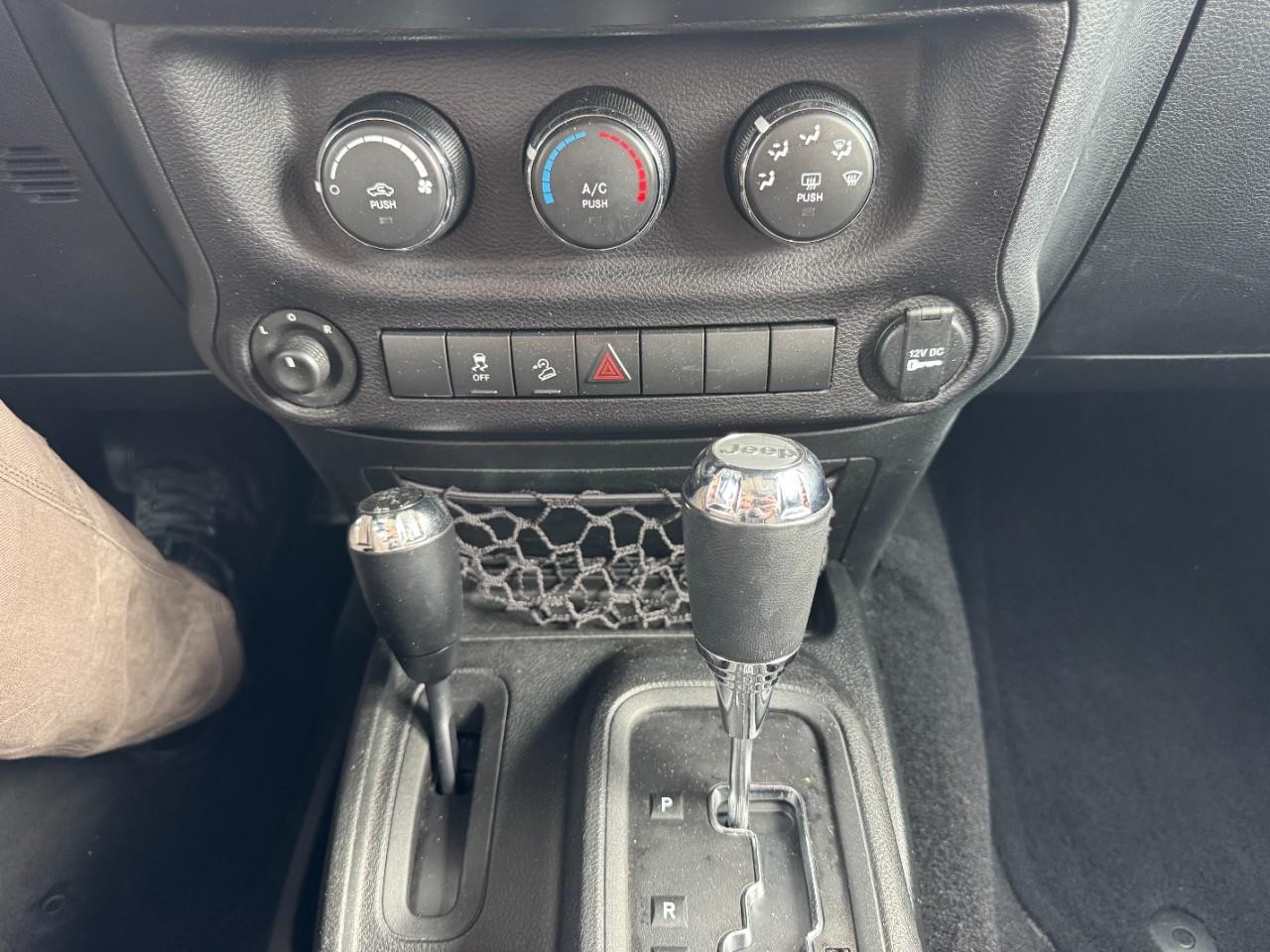 Jeep Wrangler Unlimited Vehicle Full-screen Gallery Image 25