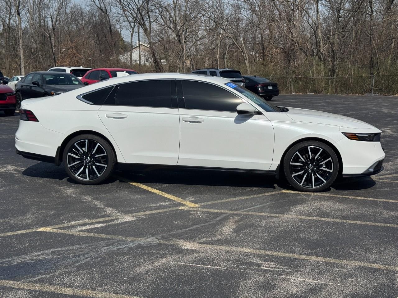 Honda Accord Hybrid Vehicle Full-screen Gallery Image 02