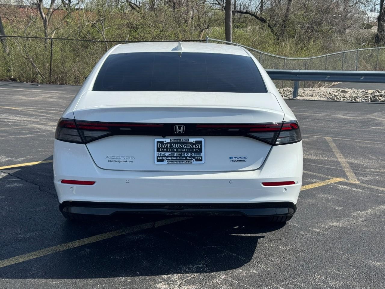 Honda Accord Hybrid Vehicle Full-screen Gallery Image 05