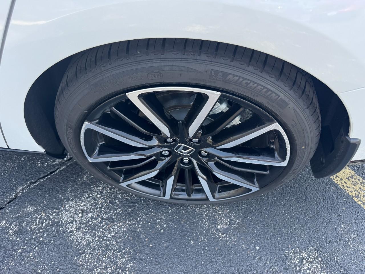 Honda Accord Hybrid Vehicle Full-screen Gallery Image 07