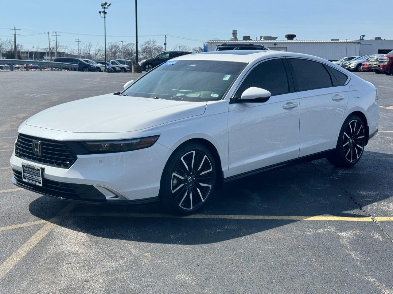 Honda Accord Hybrid Vehicle Full-screen Gallery Image 08