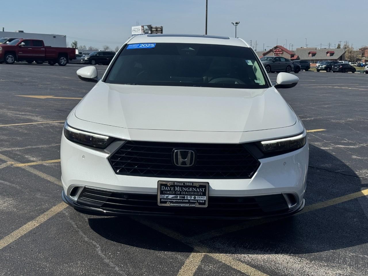 Honda Accord Hybrid Vehicle Full-screen Gallery Image 09