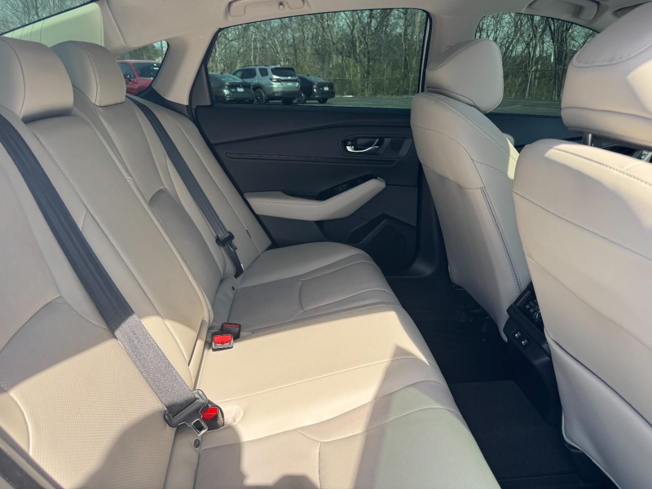 Honda Accord Hybrid Vehicle Full-screen Gallery Image 10