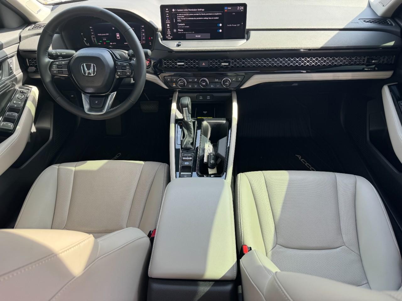 Honda Accord Hybrid Vehicle Full-screen Gallery Image 11