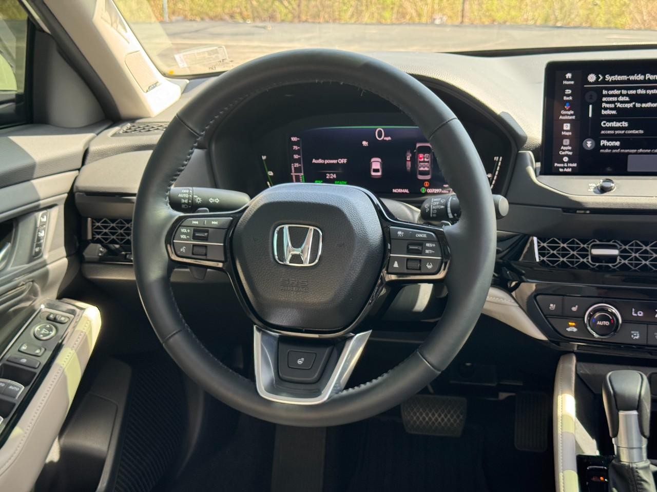 Honda Accord Hybrid Vehicle Full-screen Gallery Image 12