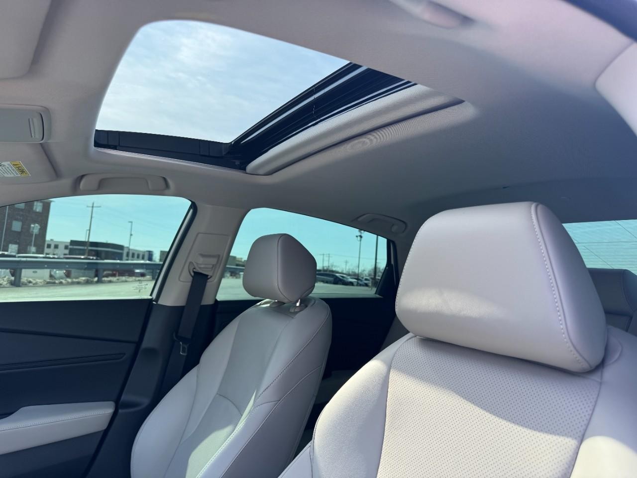 Honda Accord Hybrid Vehicle Full-screen Gallery Image 17