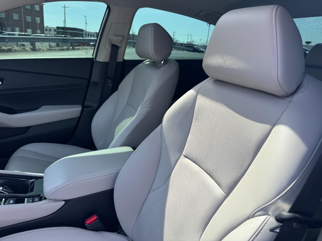 Honda Accord Hybrid Vehicle Full-screen Gallery Image 18