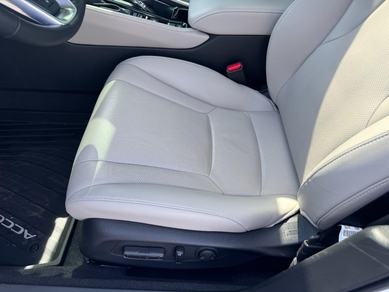 Honda Accord Hybrid Vehicle Full-screen Gallery Image 19