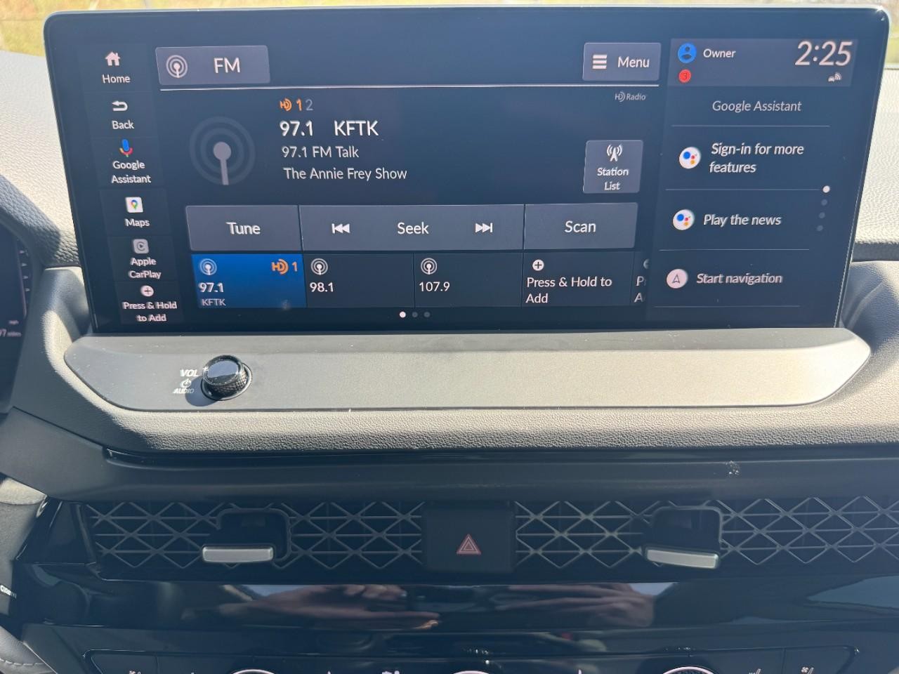 Honda Accord Hybrid Vehicle Full-screen Gallery Image 23