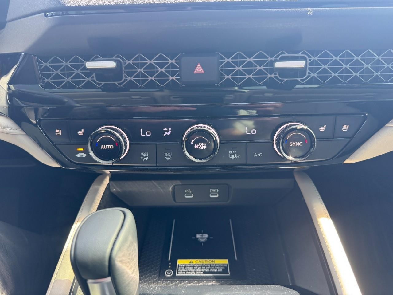 Honda Accord Hybrid Vehicle Full-screen Gallery Image 26