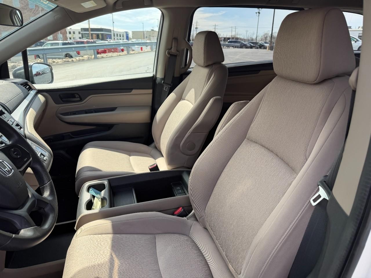 Honda Odyssey Vehicle Full-screen Gallery Image 13