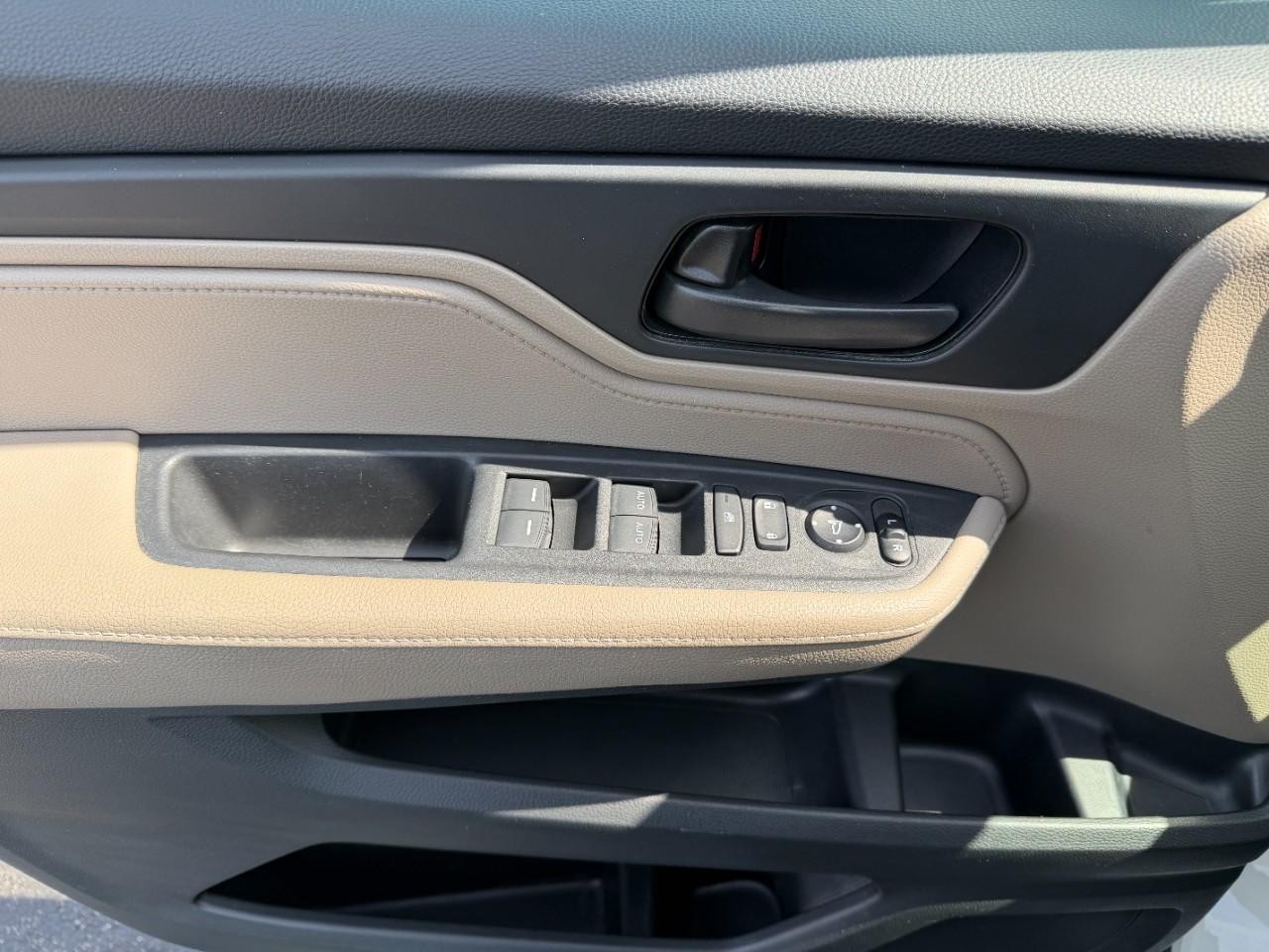 Honda Odyssey Vehicle Full-screen Gallery Image 15