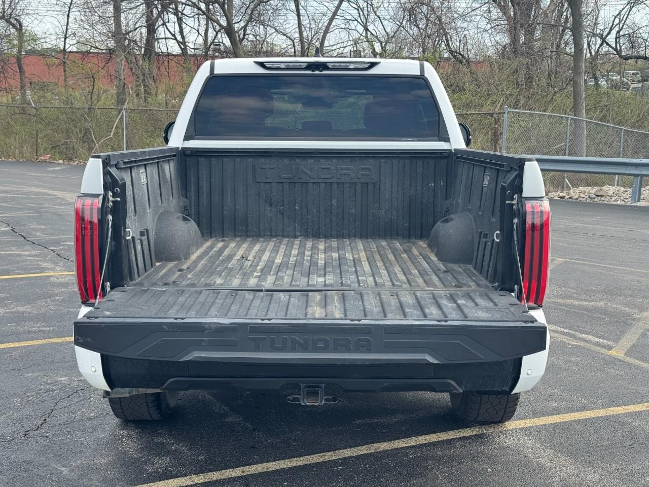 Toyota Tundra 4WD Vehicle Full-screen Gallery Image 04