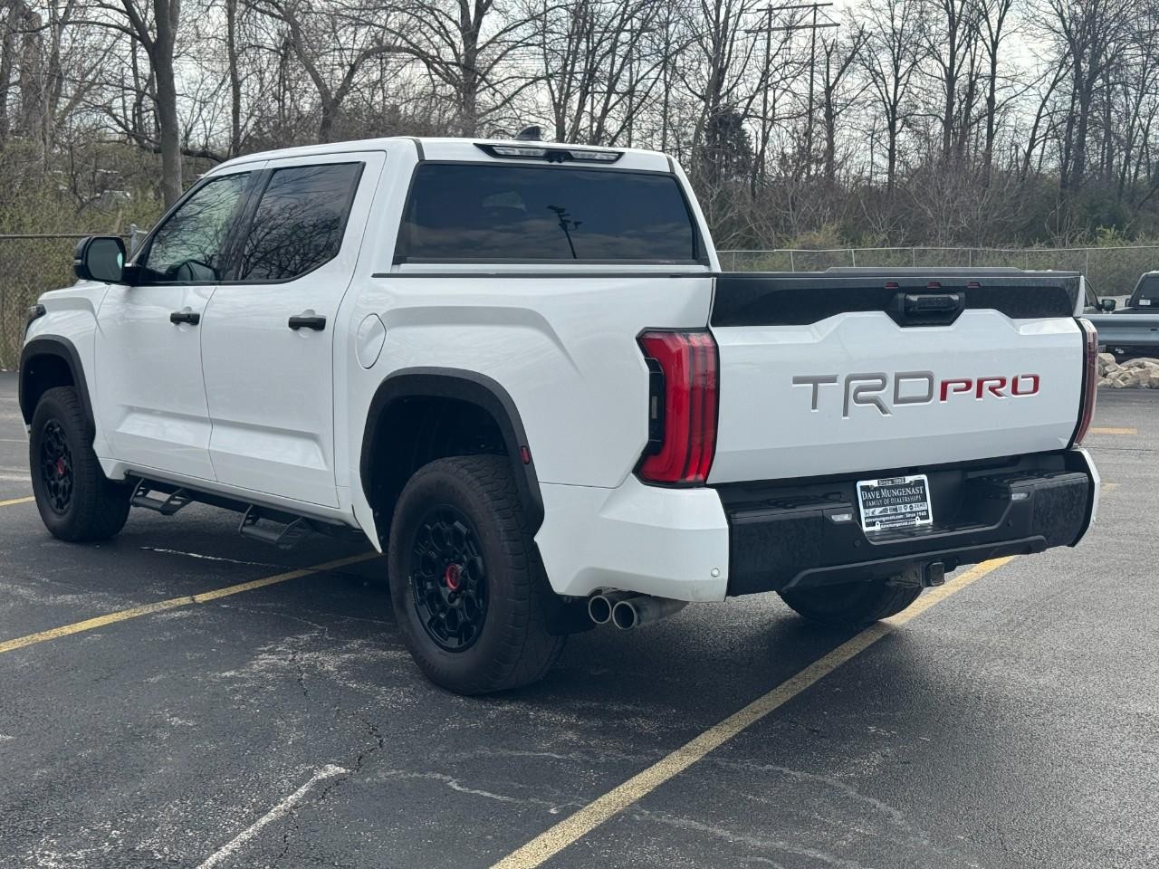 Toyota Tundra 4WD Vehicle Full-screen Gallery Image 06