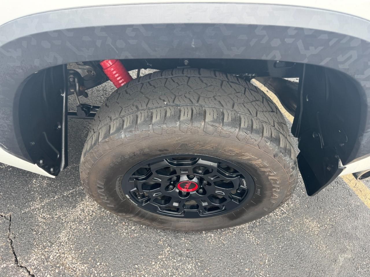 Toyota Tundra 4WD Vehicle Full-screen Gallery Image 07