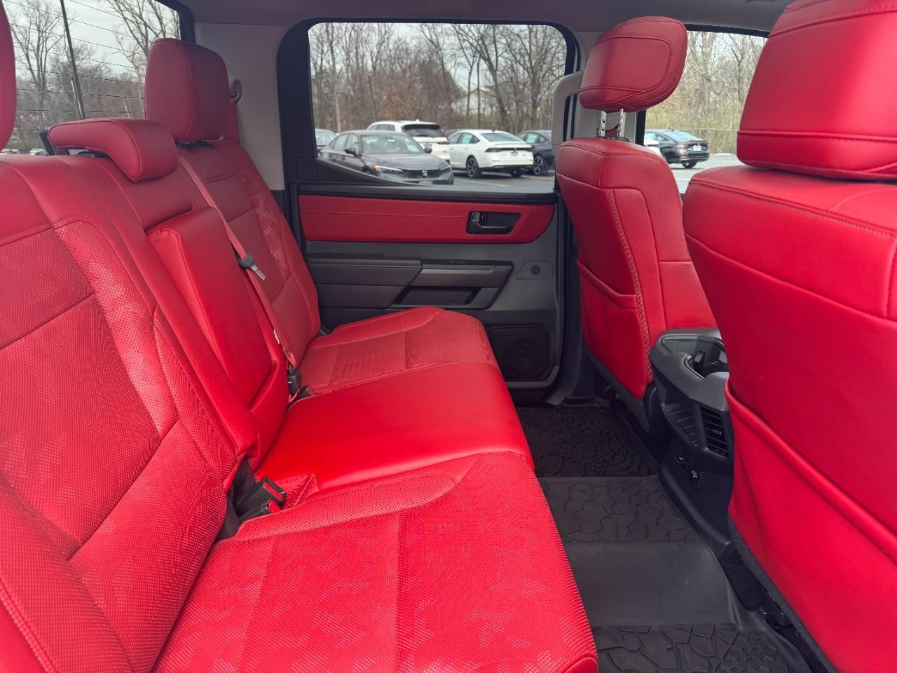 Toyota Tundra 4WD Vehicle Full-screen Gallery Image 10