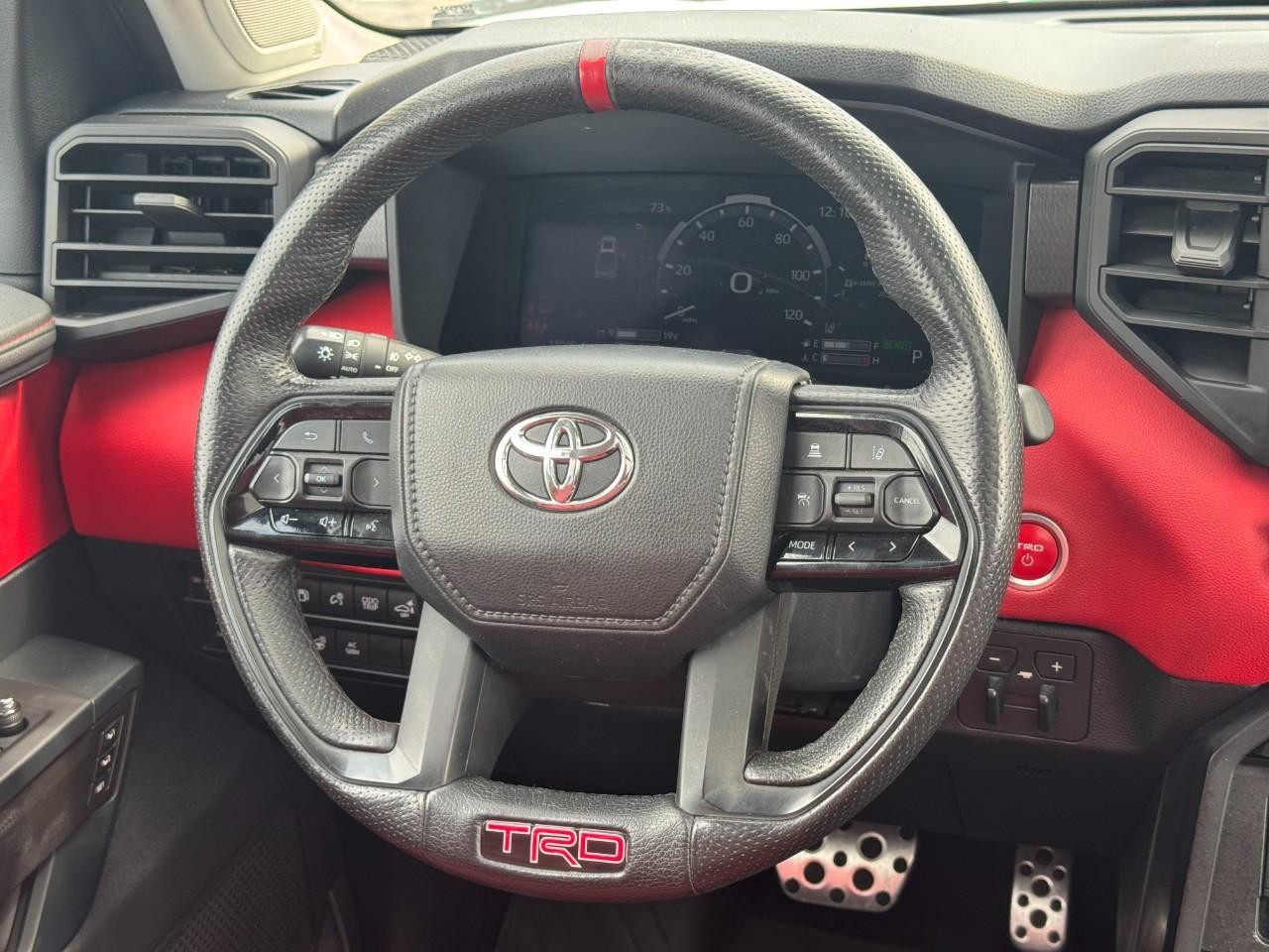 Toyota Tundra 4WD Vehicle Full-screen Gallery Image 12