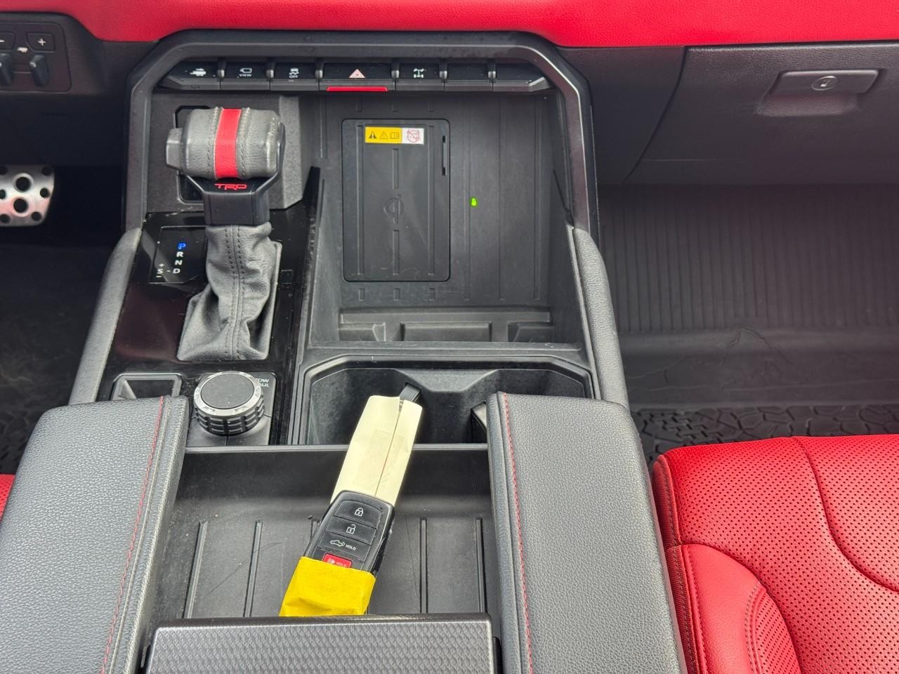 Toyota Tundra 4WD Vehicle Full-screen Gallery Image 14