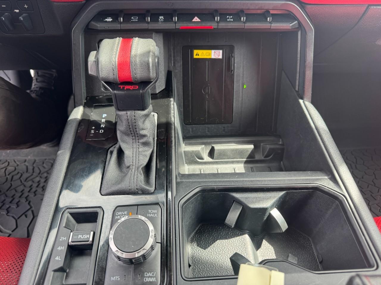 Toyota Tundra 4WD Vehicle Full-screen Gallery Image 26