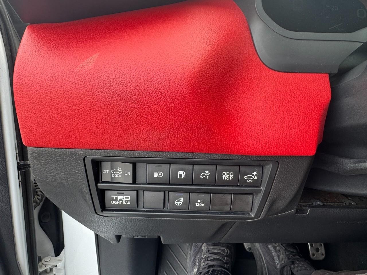 Toyota Tundra 4WD Vehicle Full-screen Gallery Image 28