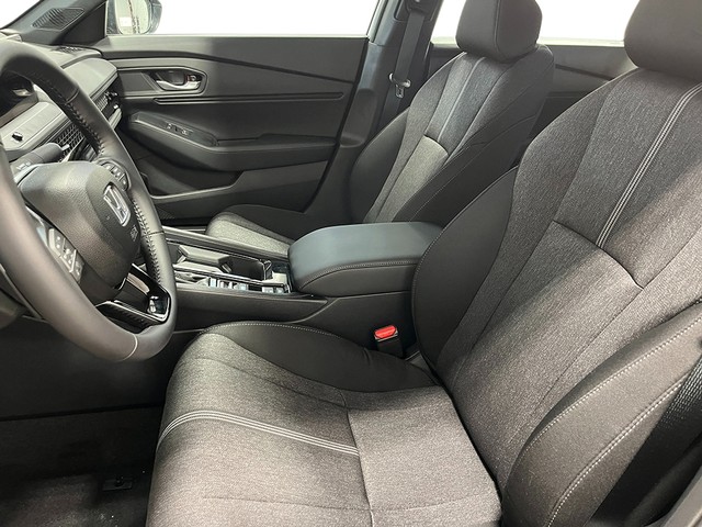 Honda Accord Hybrid Vehicle Full-screen Gallery Image 14