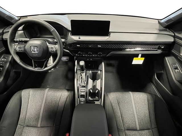 Honda Accord Hybrid Vehicle Full-screen Gallery Image 17