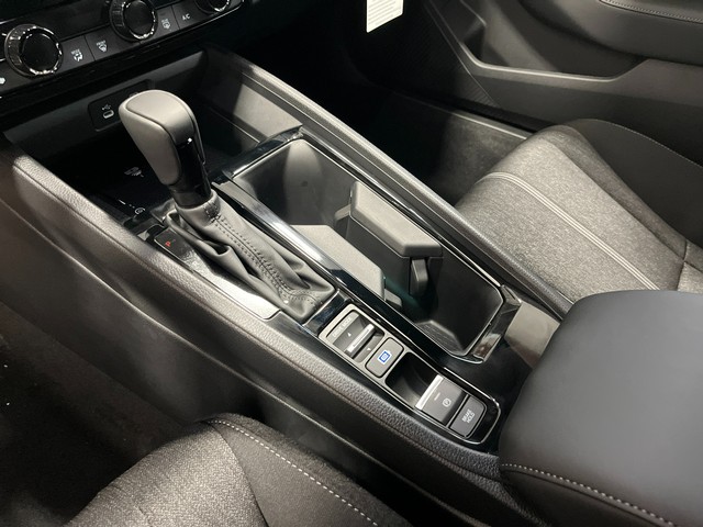 Honda Accord Hybrid Vehicle Full-screen Gallery Image 24