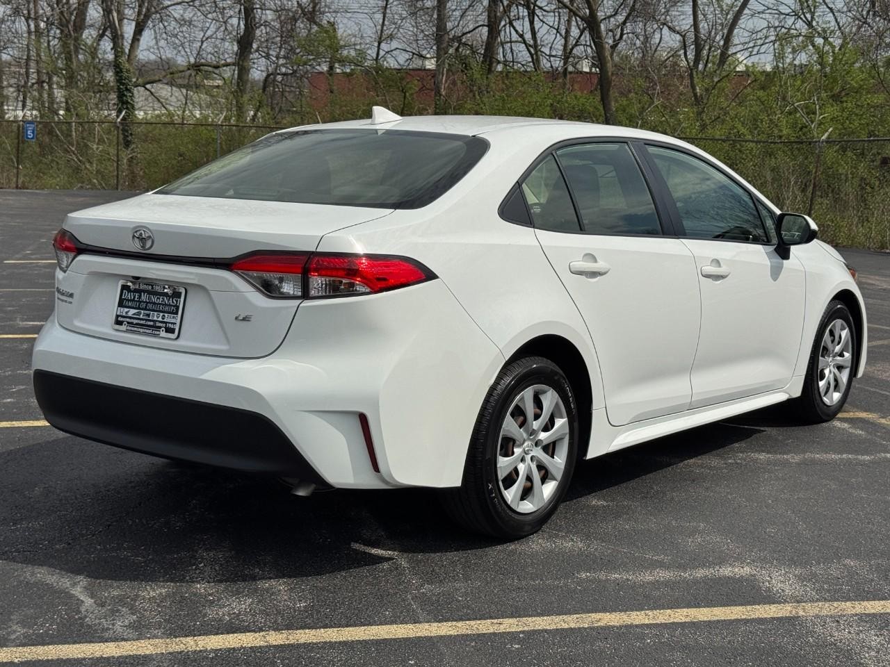 Toyota Corolla Vehicle Full-screen Gallery Image 04