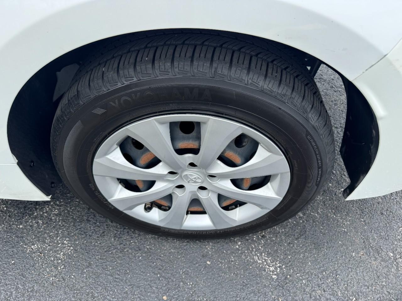 Toyota Corolla Vehicle Full-screen Gallery Image 07