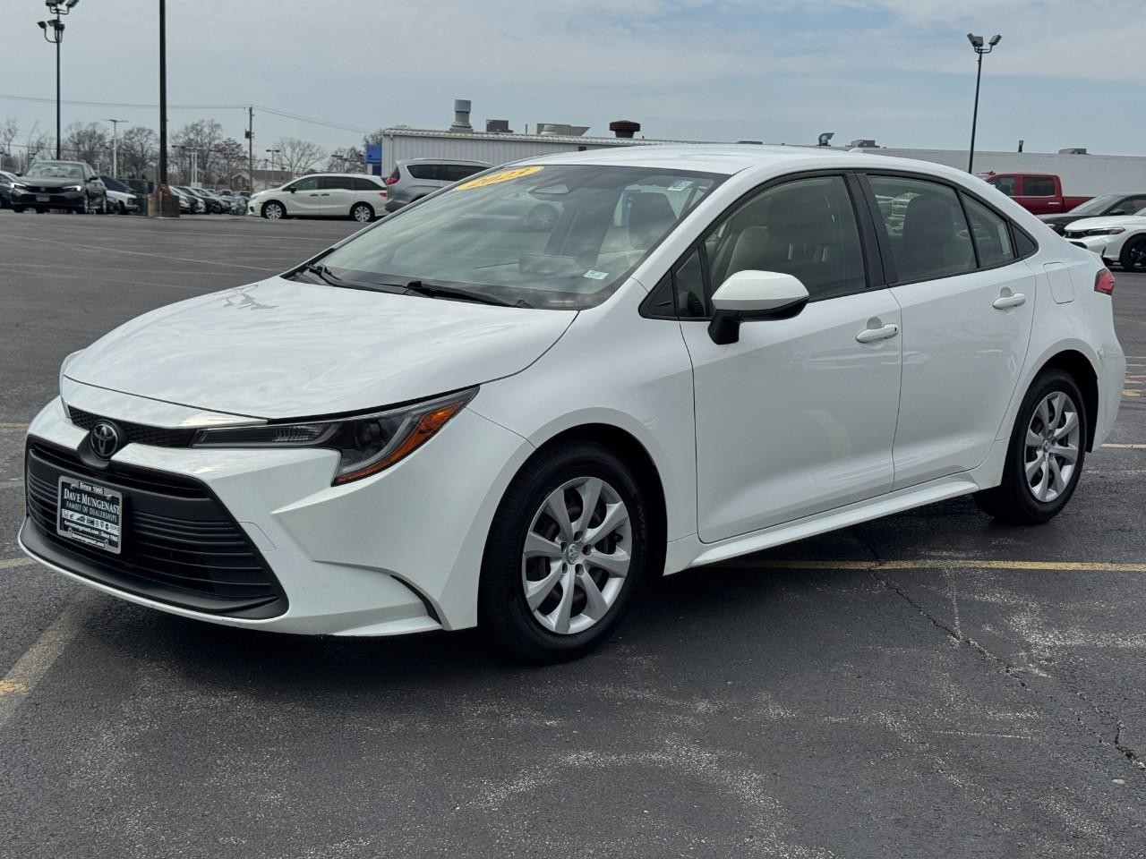 Toyota Corolla Vehicle Full-screen Gallery Image 08