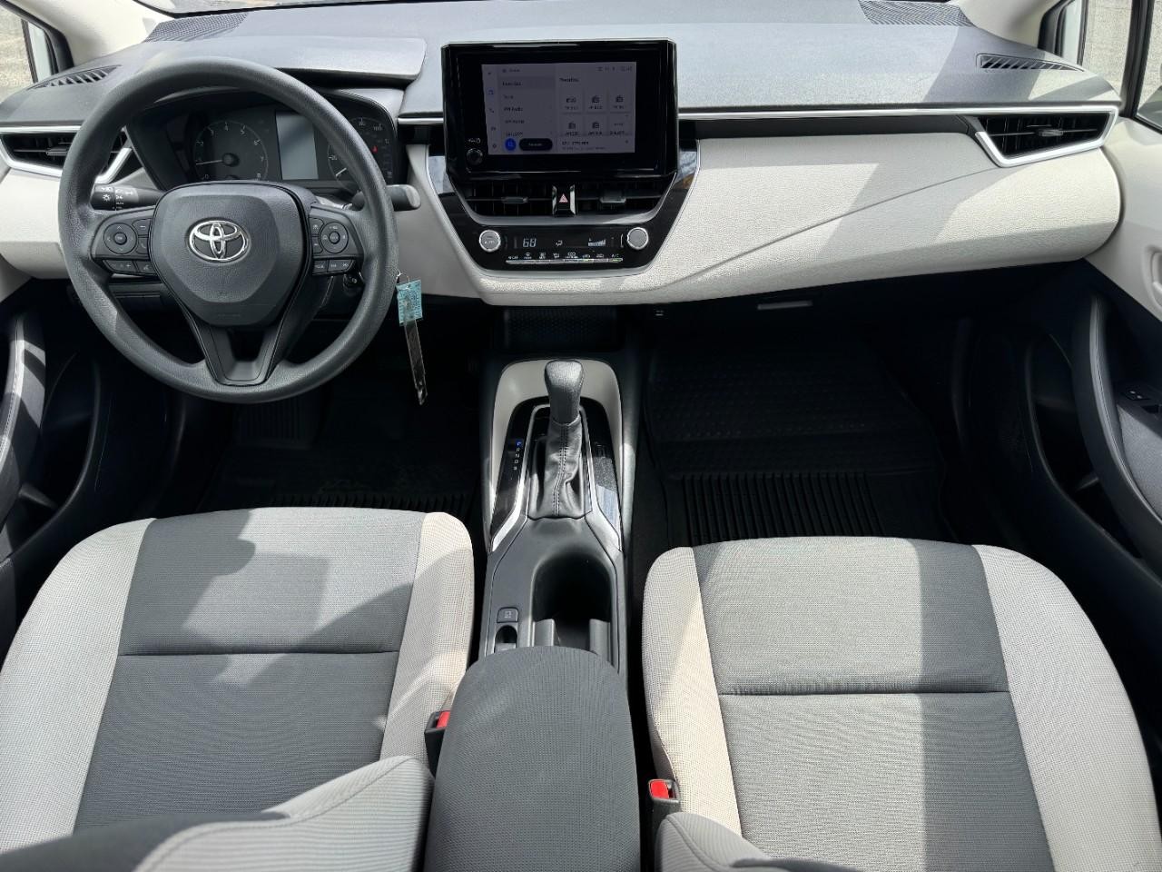 Toyota Corolla Vehicle Full-screen Gallery Image 11