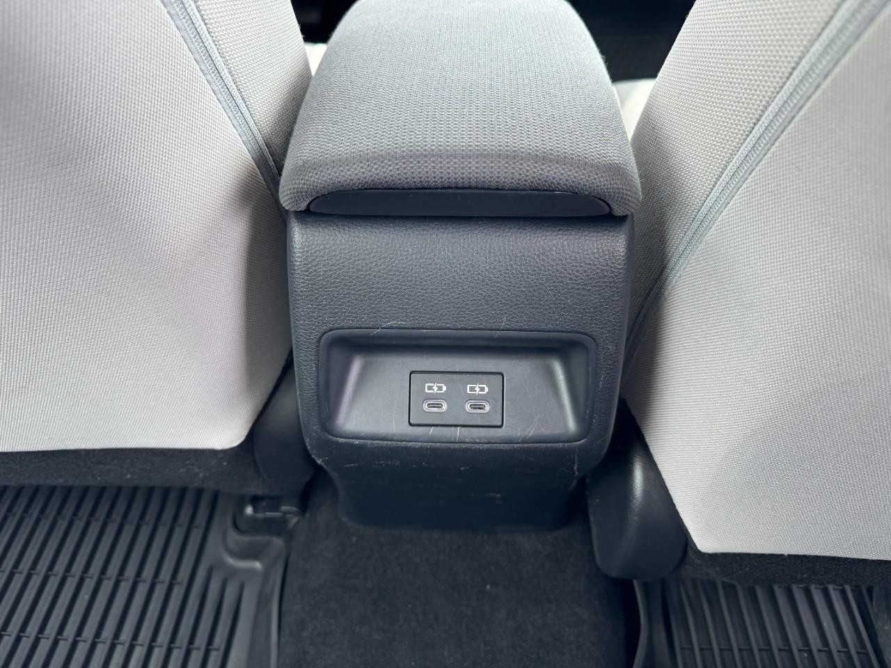 Toyota Corolla Vehicle Full-screen Gallery Image 16