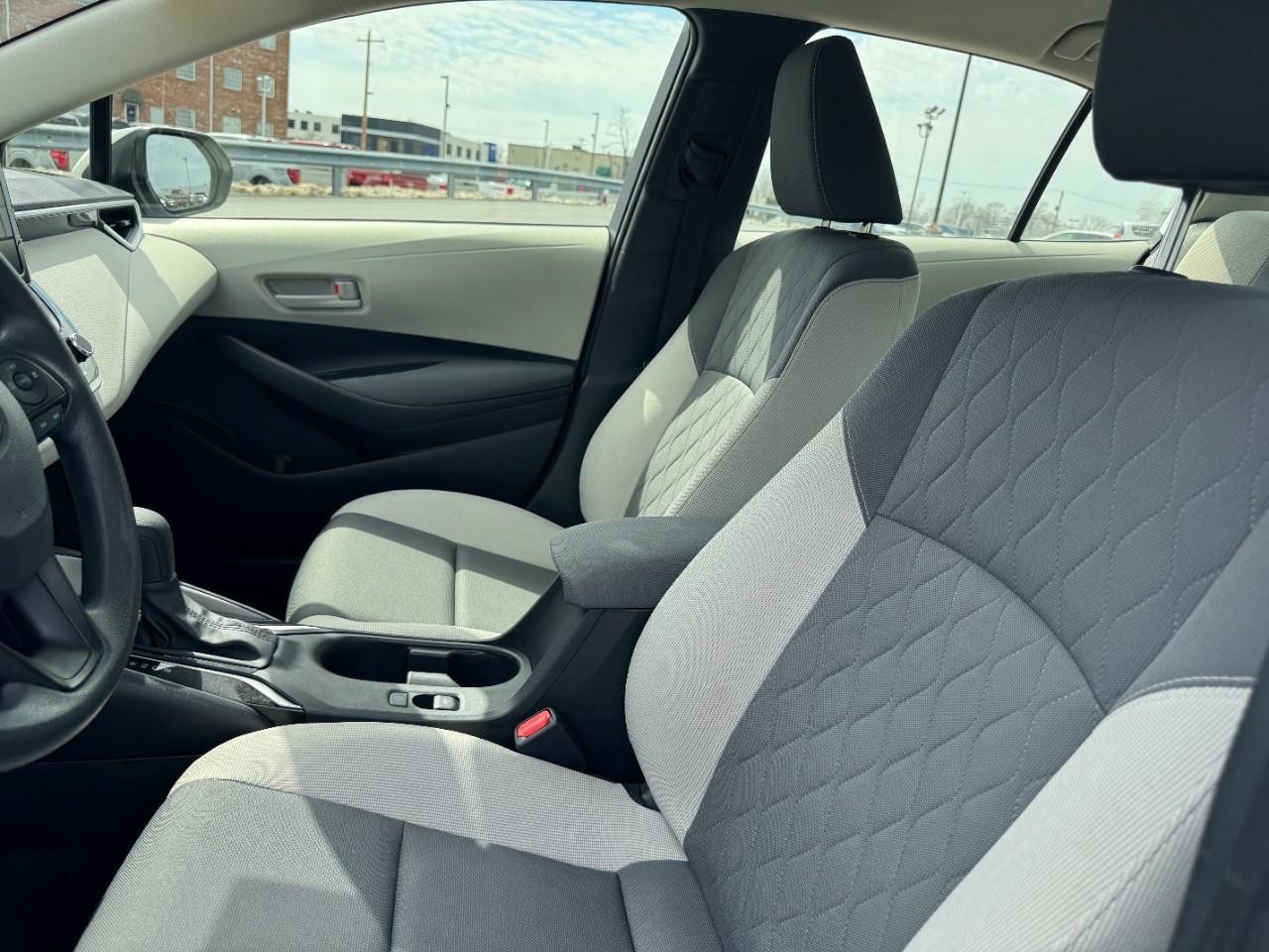 Toyota Corolla Vehicle Full-screen Gallery Image 17