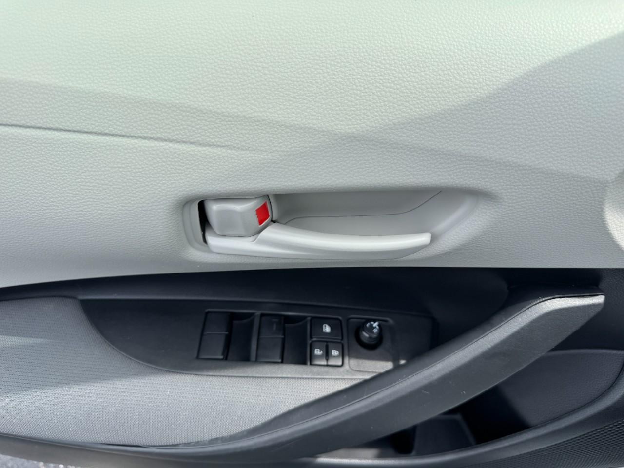 Toyota Corolla Vehicle Full-screen Gallery Image 19