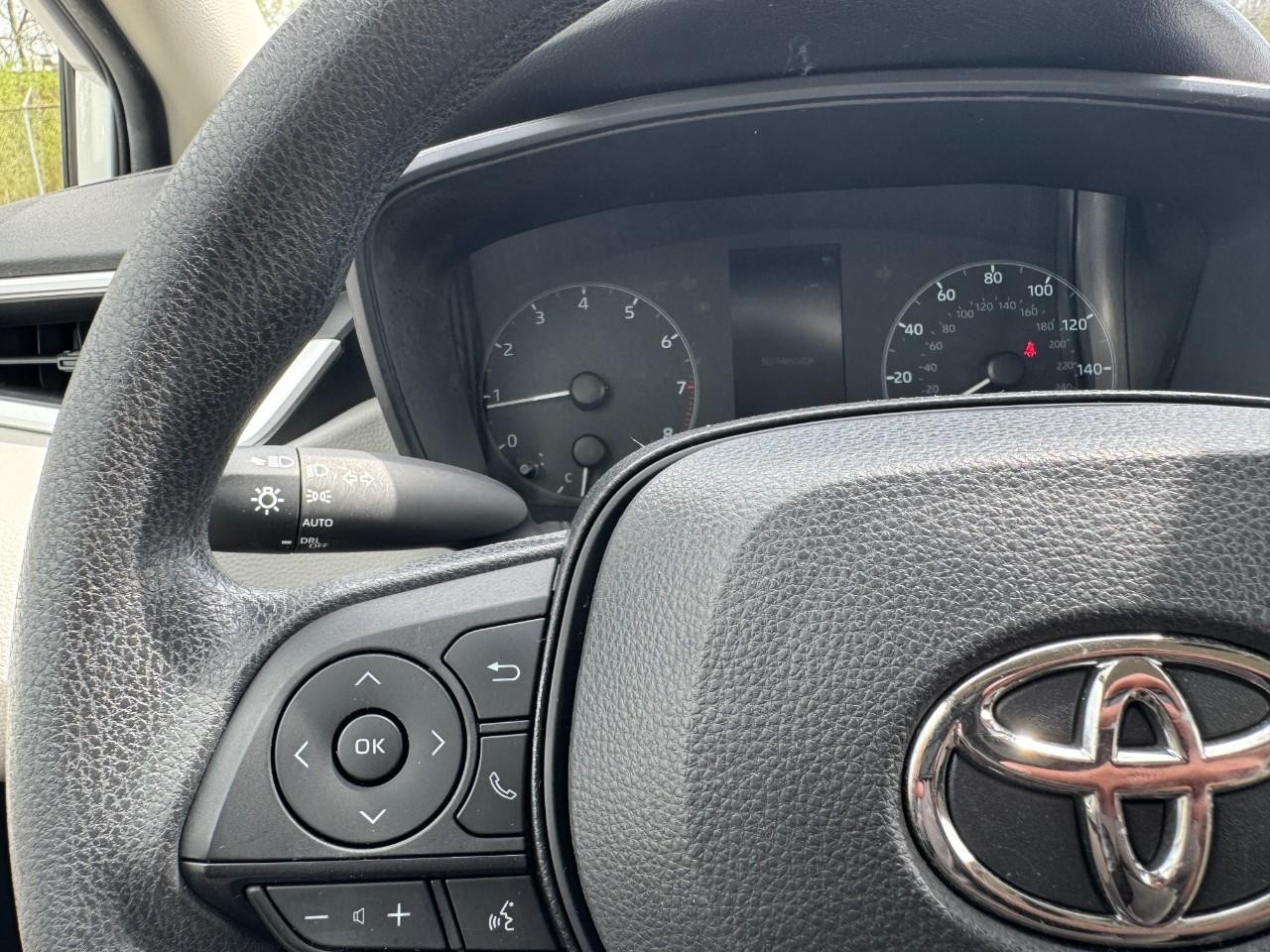 Toyota Corolla Vehicle Full-screen Gallery Image 20