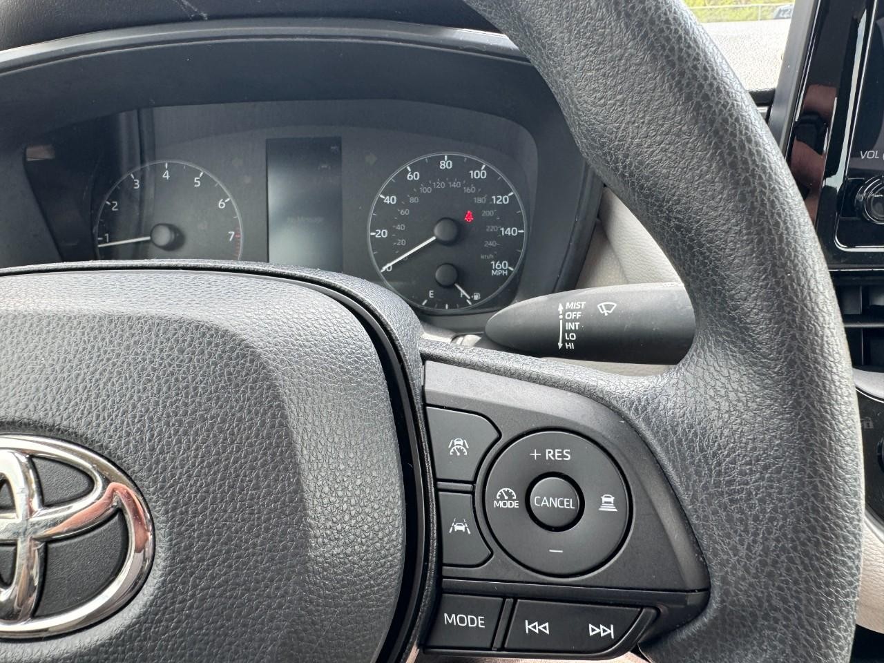 Toyota Corolla Vehicle Full-screen Gallery Image 21