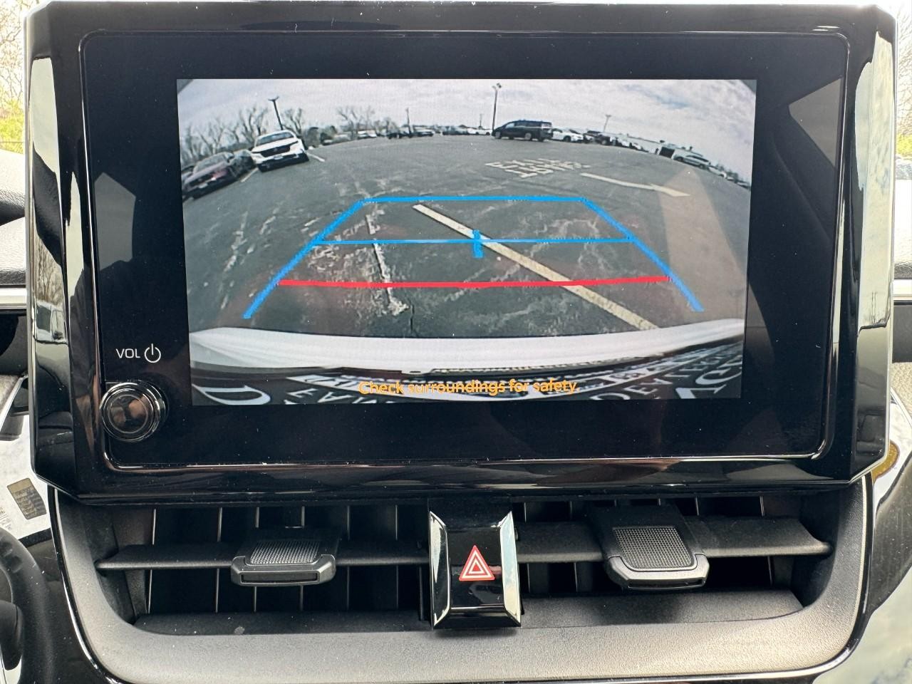 Toyota Corolla Vehicle Full-screen Gallery Image 22