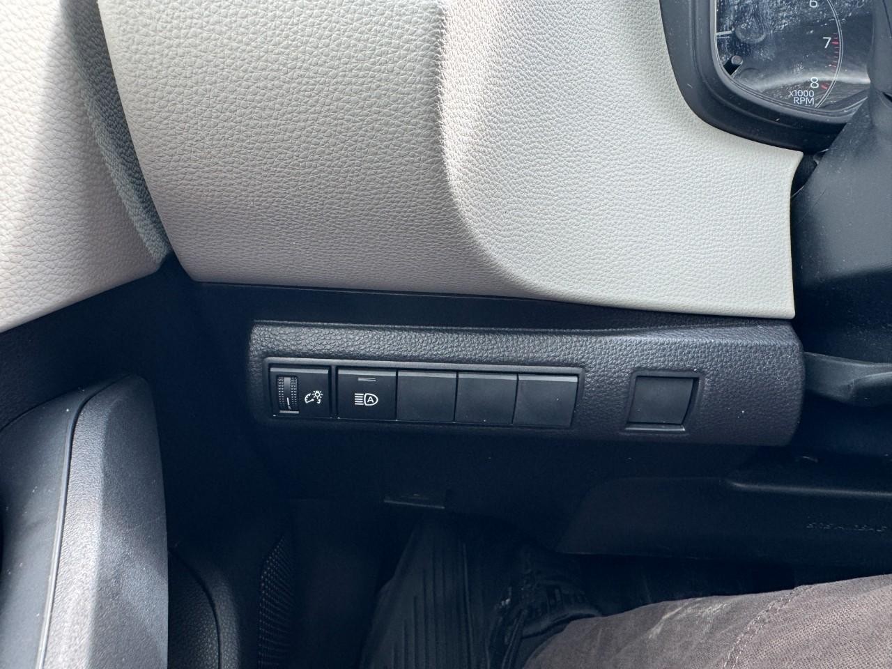 Toyota Corolla Vehicle Full-screen Gallery Image 23