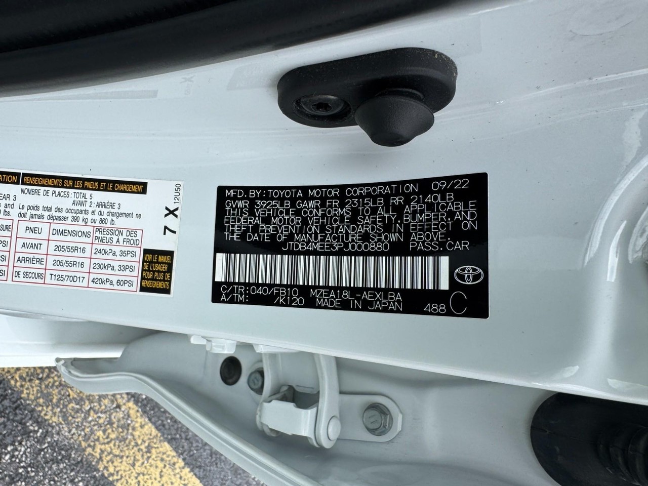 Toyota Corolla Vehicle Full-screen Gallery Image 24