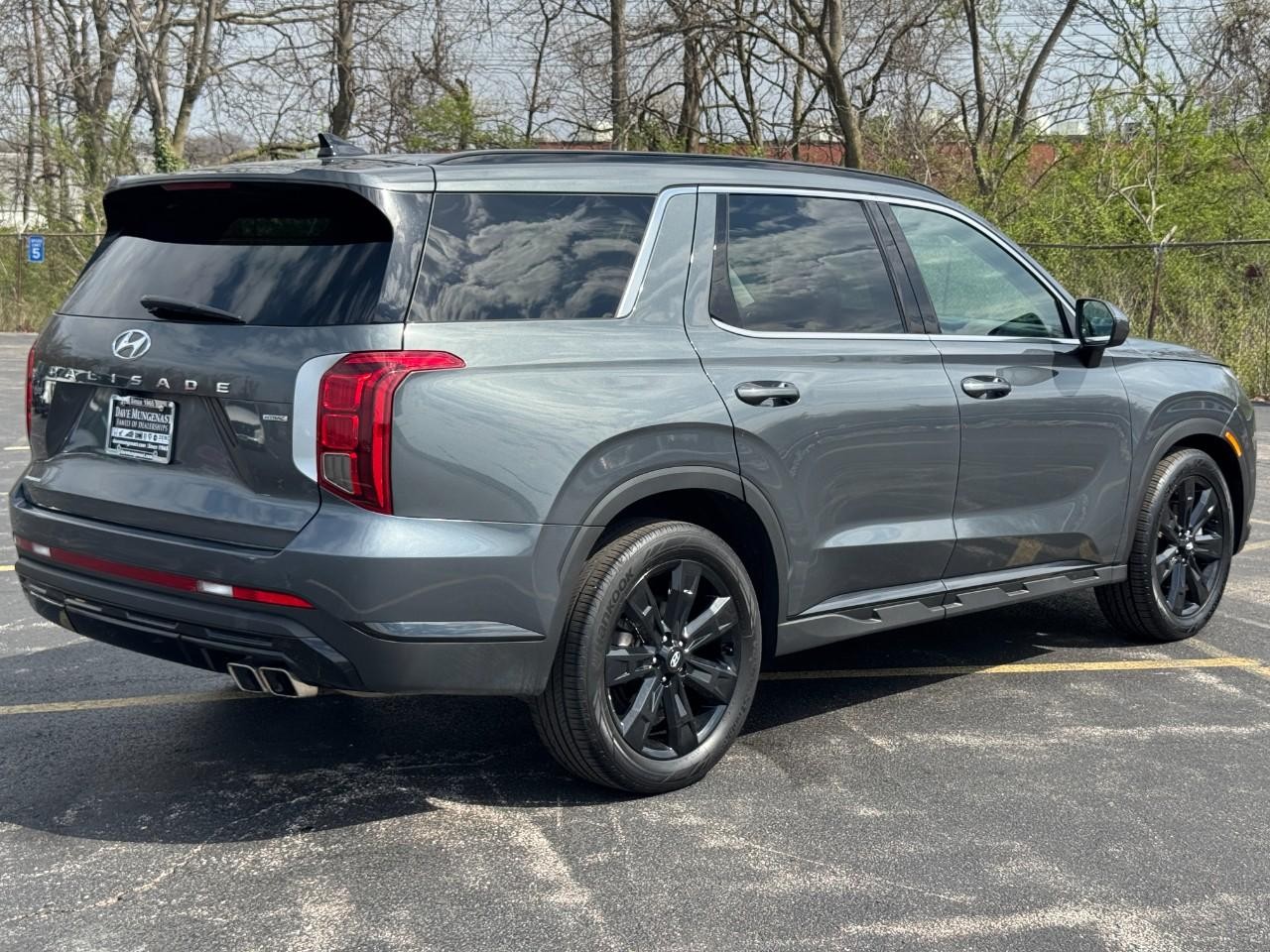 Hyundai Palisade Vehicle Full-screen Gallery Image 03