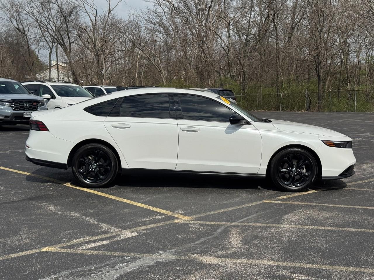 Honda Accord Sedan Vehicle Full-screen Gallery Image 02