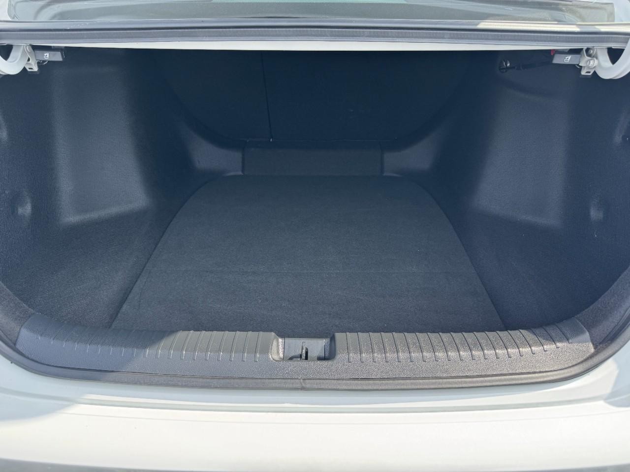 Honda Accord Sedan Vehicle Full-screen Gallery Image 04