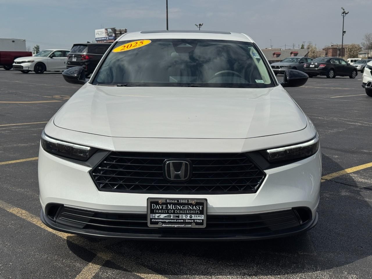 Honda Accord Sedan Vehicle Full-screen Gallery Image 09