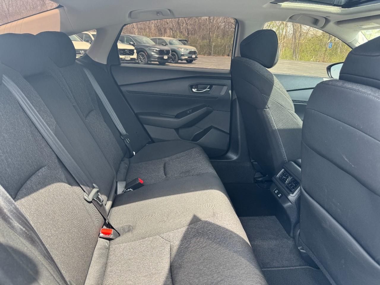 Honda Accord Sedan Vehicle Full-screen Gallery Image 10