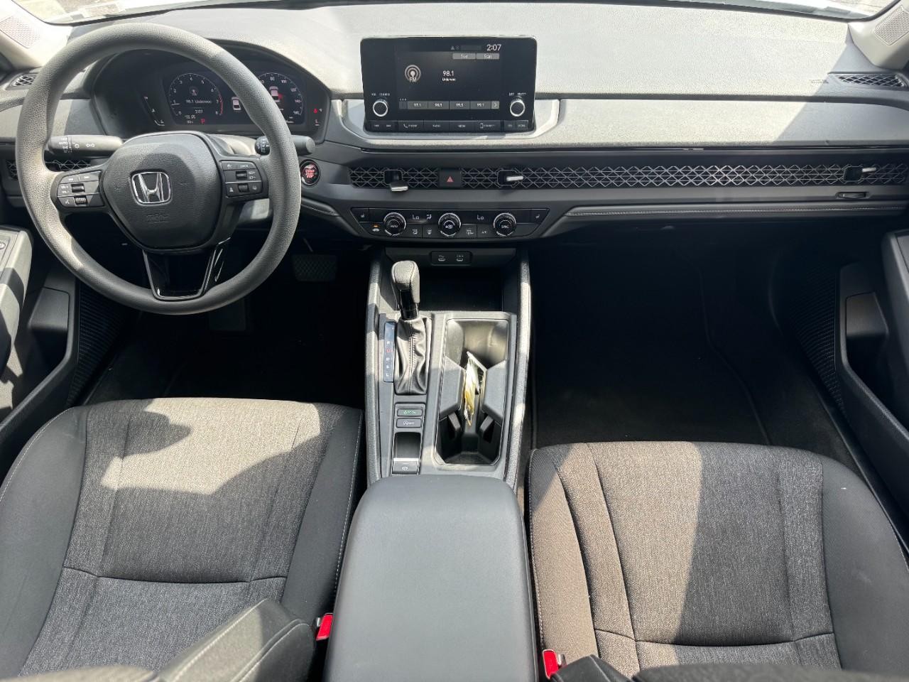 Honda Accord Sedan Vehicle Full-screen Gallery Image 11