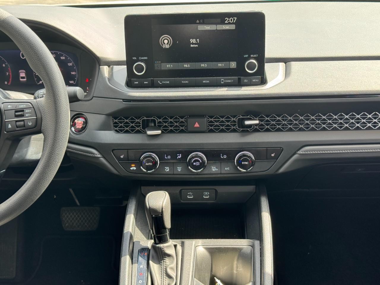 Honda Accord Sedan Vehicle Full-screen Gallery Image 13