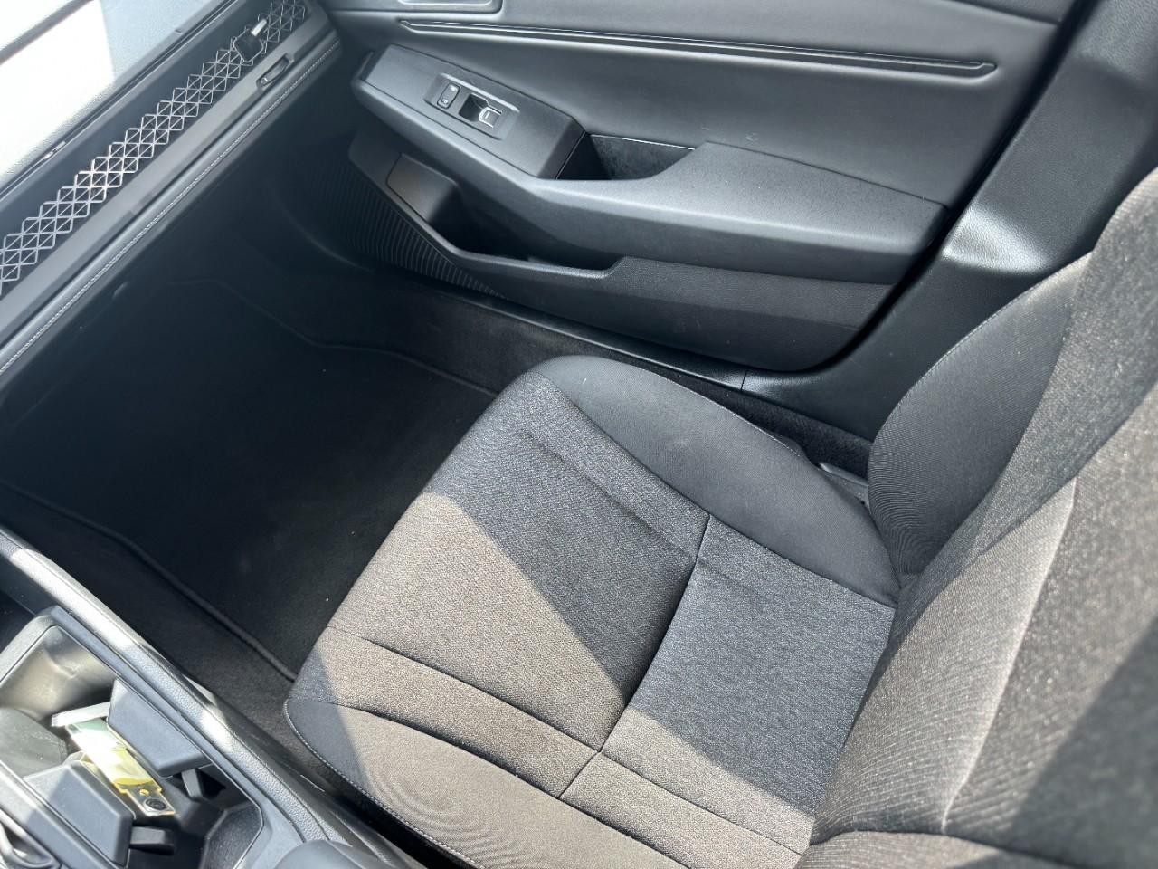 Honda Accord Sedan Vehicle Full-screen Gallery Image 15