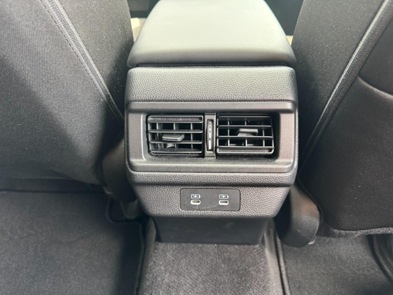 Honda Accord Sedan Vehicle Full-screen Gallery Image 16