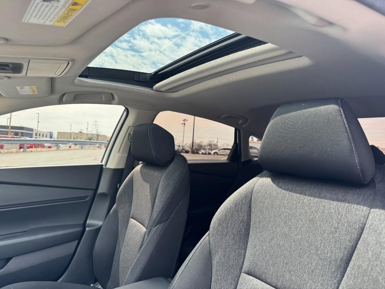 Honda Accord Sedan Vehicle Full-screen Gallery Image 17